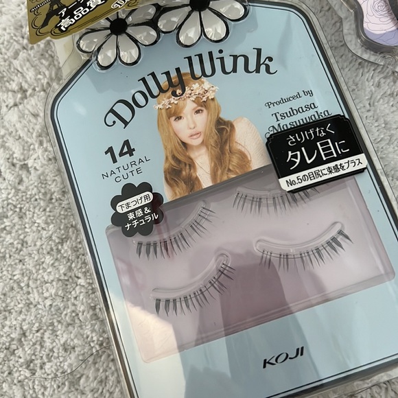 False eyelashes - Picture 2 of 4